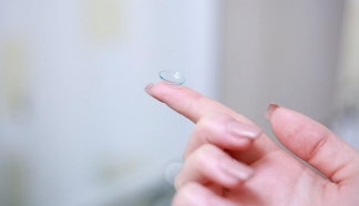 【病例分享】隱形眼鏡戴一年忘了摘會(huì)怎么樣？有人竟真的這樣做了，下場(chǎng)...